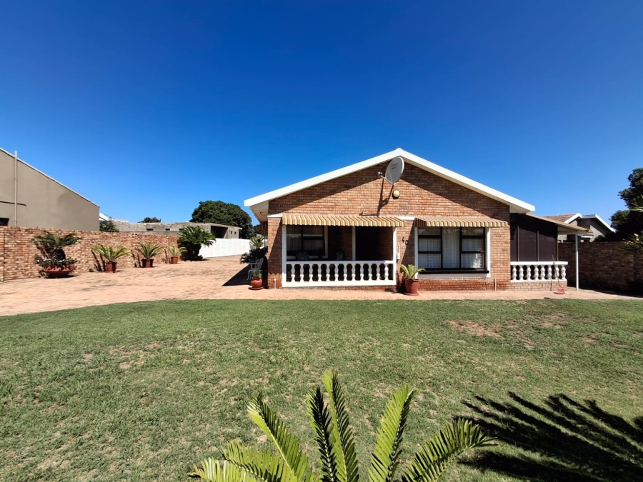 3 Bedroom Property for Sale in Seafield Eastern Cape